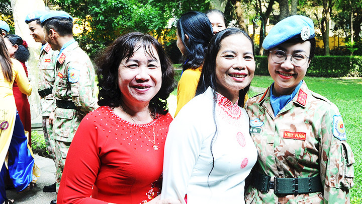 Giao lưu cùng các đoàn tham quan.