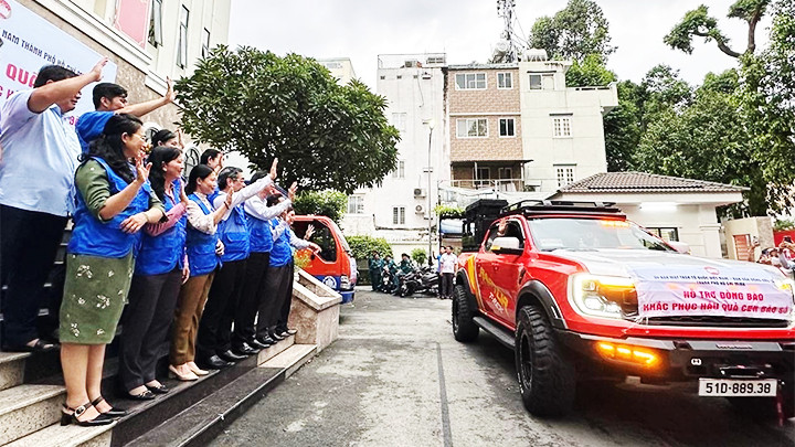 Những chuyến hàng cứu trợ khởi hành từ Thành phố Hồ Chí Minh. Những chuyến hàng cứu trợ khởi hành từ Thành phố Hồ Chí Minh.