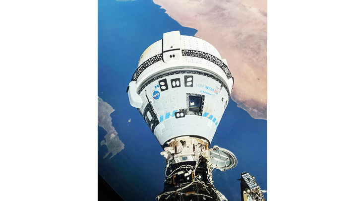 Tàu vũ trụ Starliner của Boeing nhìn từ ISS. Ảnh: NASA