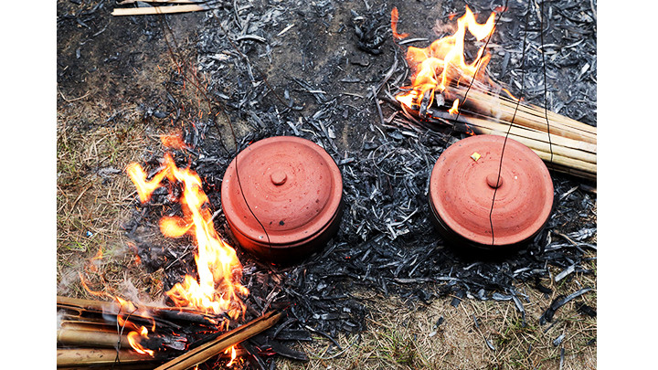 Ủ than cho cơm chín đều.