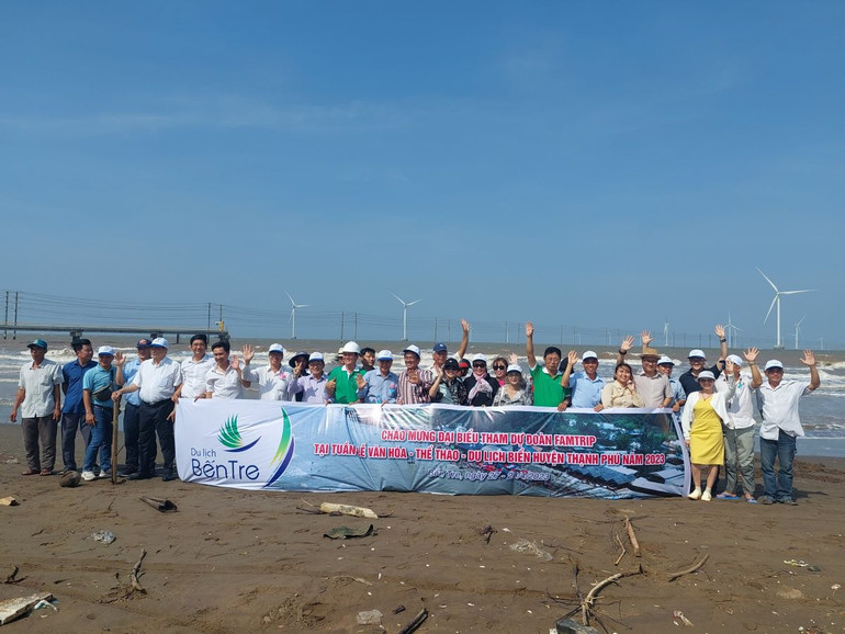 Khu du lịch Cồn Bửng (huyện Thạnh Phú) thu hút đông đảo du khách đến tham quan, trải nghiệm trong dịp lễ.