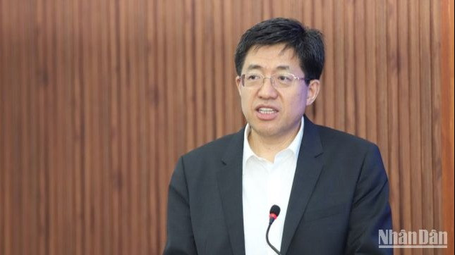 Đồng chí A Đông, Bí thư thứ nhất Ban Bí thư Trung ương Đoàn Thanh niên Cộng sản Trung Quốc phát biểu tại hội thảo.