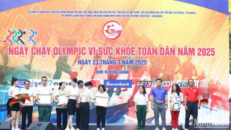 Ủy ban nhân dân Thành phố Hồ Chí Minh tặng Bằng khen các tập thể và cá nhân có đóng góp tích cực trong công tác tổ chức Ngày chạy Olympic. Ủy ban nhân dân Thành phố Hồ Chí Minh tặng Bằng khen các tập thể và cá nhân có đóng góp tích cực trong công tác tổ chức Ngày chạy Olympic.