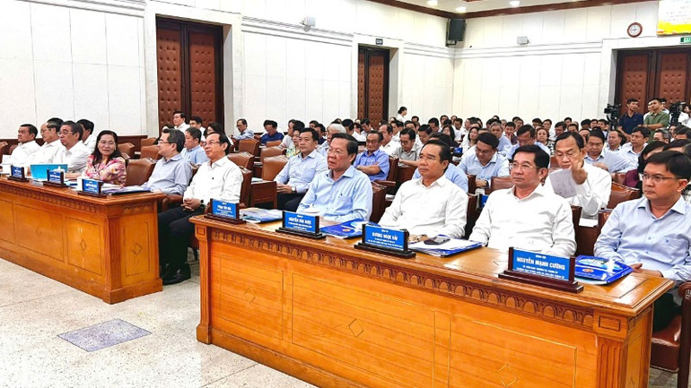 Các đại biểu dự hội nghị