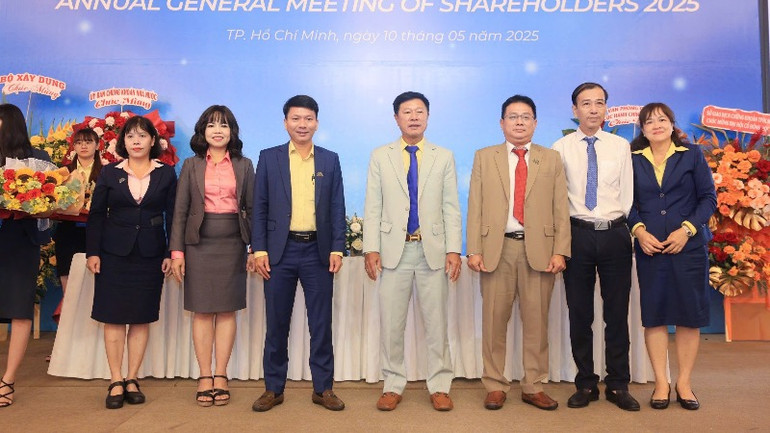 Hội đồng quản trị và Ban Kiểm soát nhiệm kỳ 2025-2030 ra mắt đại hội.