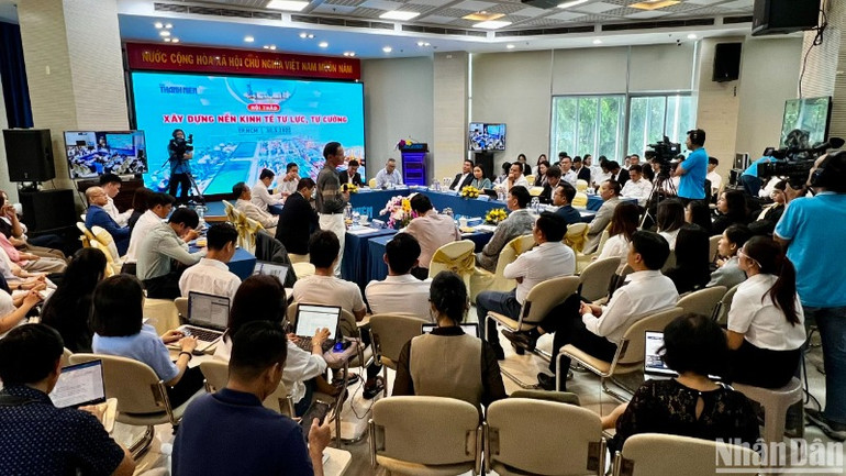 Các đại biểu dự hội thảo. (Ảnh: QUANG QUÝ) Các đại biểu dự hội thảo. (Ảnh: QUANG QUÝ)