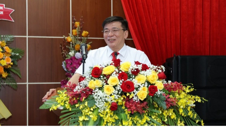 Chủ tịch Hội đồng thành viên EVNSPC Lê Văn Trang phát biểu tại chương trình gặp mặt.