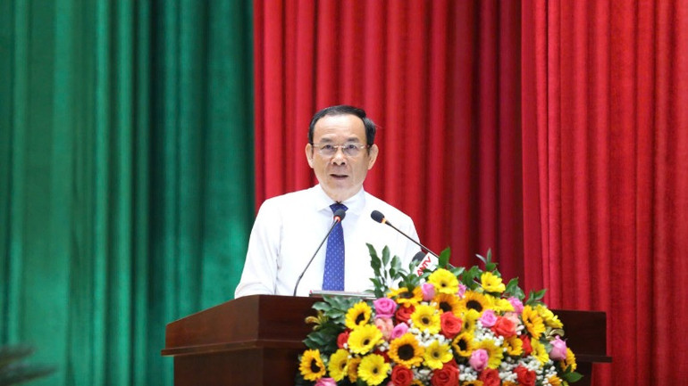 Bí thư Thành ủy Thành phố Hồ Chí Minh phát biểu tại hội nghị.