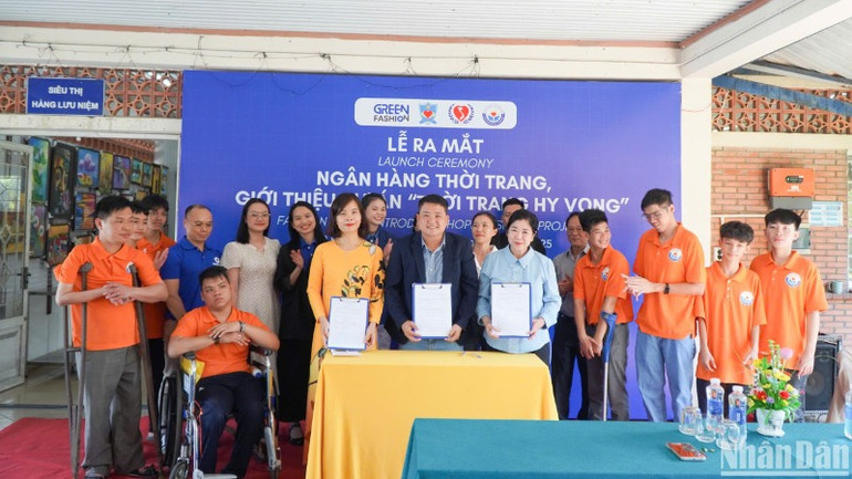 Các đơn vị khởi động dự án mang tên “Thời trang hy vọng".