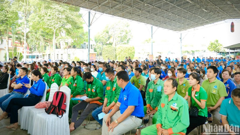 Ngày hội thu hút đông đảo thanh niên, công nhân thành phố tham gia. Ngày hội thu hút đông đảo thanh niên, công nhân thành phố tham gia.