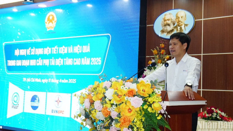 Ông Bùi Quốc Hoan, Phó Tổng giám đốc EVNSPC phát biểu tại hội nghị.