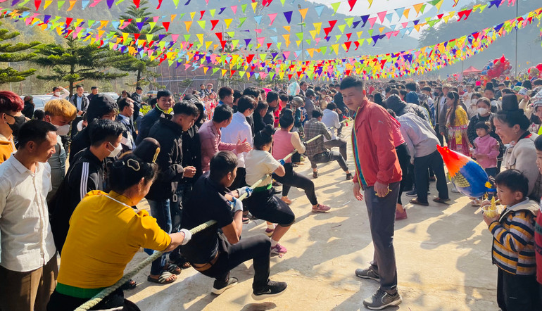 Thi kéo co trong lễ hội (Ảnh THANH SƠN). Thi kéo co trong lễ hội (Ảnh THANH SƠN).