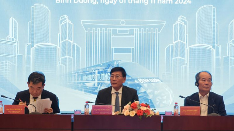 Các đại biểu chủ trì buổi gặp gỡ, đối thoại.