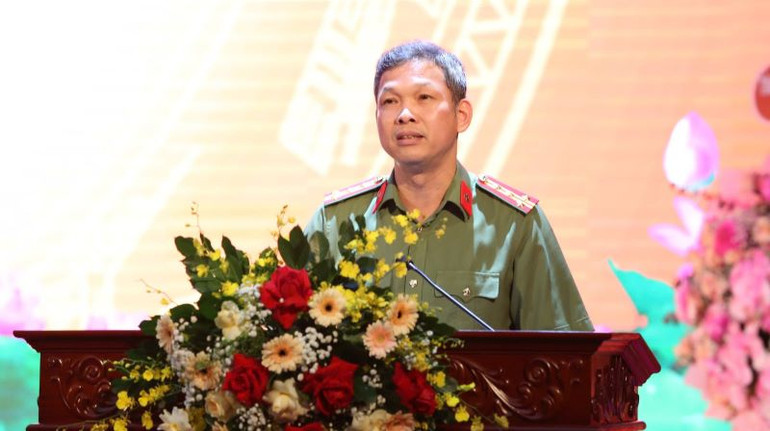 Đại tá Tạ Văn Đẹp, Bí thư Đảng ủy, Giám đốc Công an tỉnh Bình Dương phát biểu ý kiến tại buổi lễ.