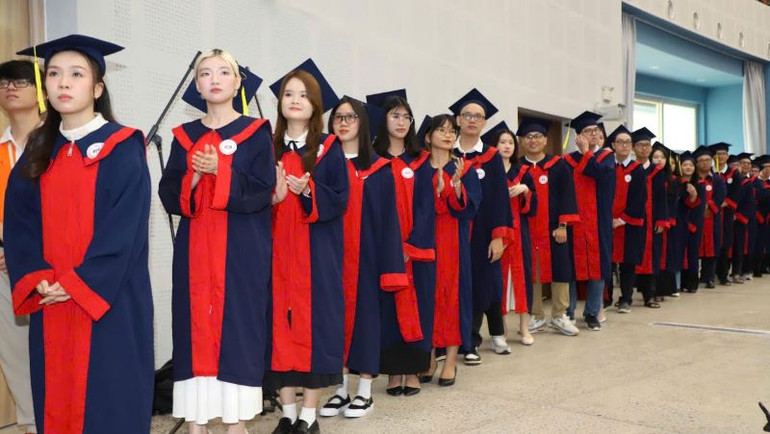 Tân cử nhân, tân thạc sĩ của Trường đại học Việt Đức.