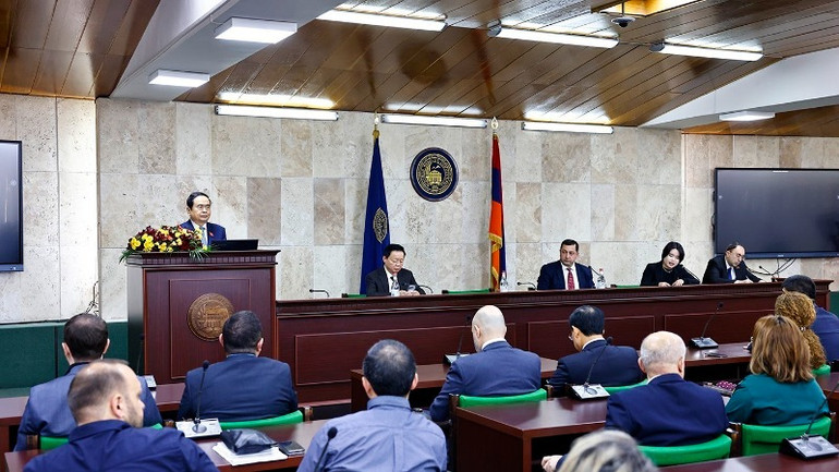 Chủ tịch Quốc hội Trần Thanh Mẫn phát biểu tại Đại học Tổng hợp Quốc gia Yerevan. (Ảnh: Doãn Tấn/TTXVN)