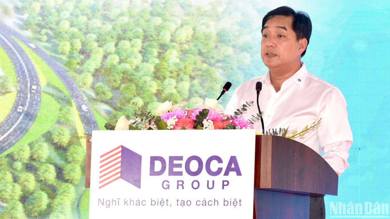 Chủ tịch Hội đồng quản trị Tập đoàn Đèo Cả Hồ Minh Hoàng phát biểu ý kiến tại lễ khởi công.