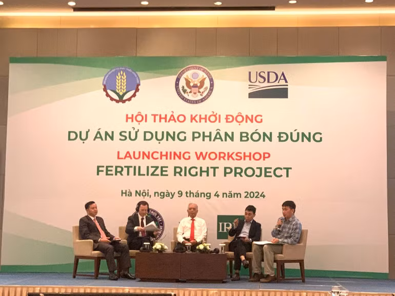 Các đại biểu chia sẻ về giải pháp sử dụng phân bón đúng tại Hội thảo ngày 9/4. Các đại biểu chia sẻ về giải pháp sử dụng phân bón đúng tại Hội thảo ngày 9/4.