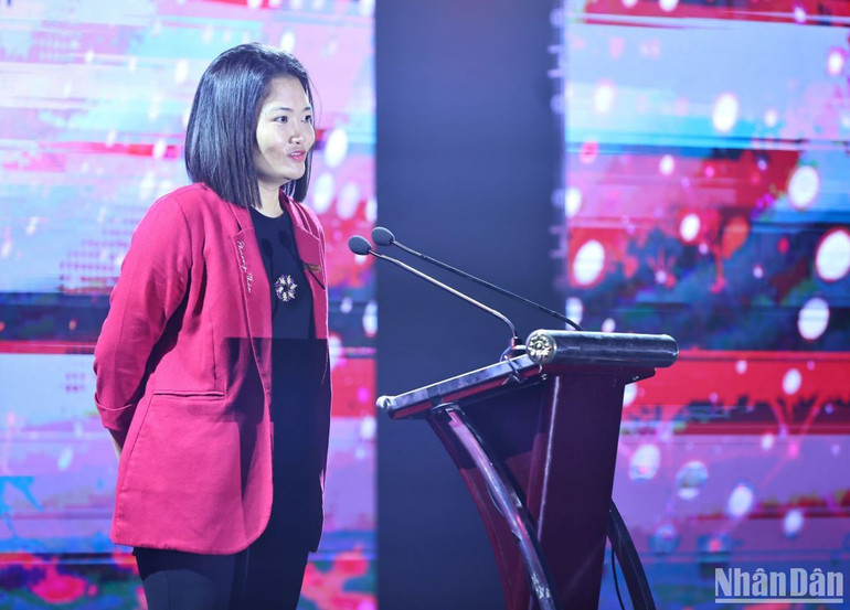 Bà Hoàng Phương Thảo, Trưởng Đại diện Tổ chức ActionAid quốc tế tại Việt Nam chia sẻ về chương trình dự án giai đoạn mới. Bà Hoàng Phương Thảo, Trưởng Đại diện Tổ chức ActionAid quốc tế tại Việt Nam chia sẻ về chương trình dự án giai đoạn mới.