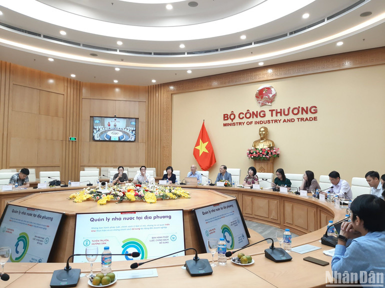 Toàn cảnh cuộc họp trực tiếp và trực tuyến của Bộ Công thương với Sở Công thương các tỉnh, thành phố về công tác quản lý Nhà nước đối với lĩnh vực logistics diễn ra ngày 5/4.