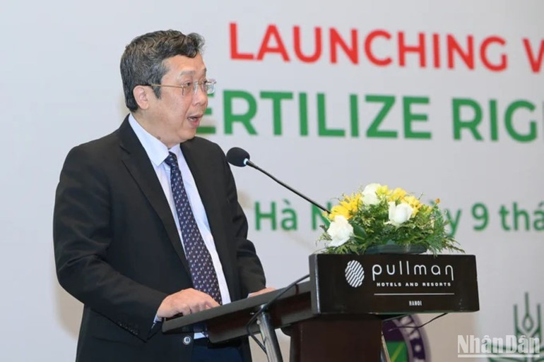 Thứ trưởng Nông nghiệp và Phát triển nông thôn Hoàng Trung phát biểu tại Hội thảo.