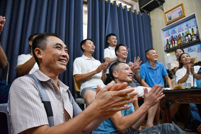 Mặc dù đã rất cố gắng, nhưng Việt Nam đã thua Bồ Đào Nha với kết quả chung cuộc 2-0. Tuy phải dừng chân tại vòng bảng World Cup 2023, gia đình và người thân nữ tuyển thủ Hoàng Thị Loan vẫn rất phấn khởi và tự hào khi đội bóng nữ Việt Nam lần đầu tham gia vào một giải đấu bóng đá mang tầm cỡ quốc tế.