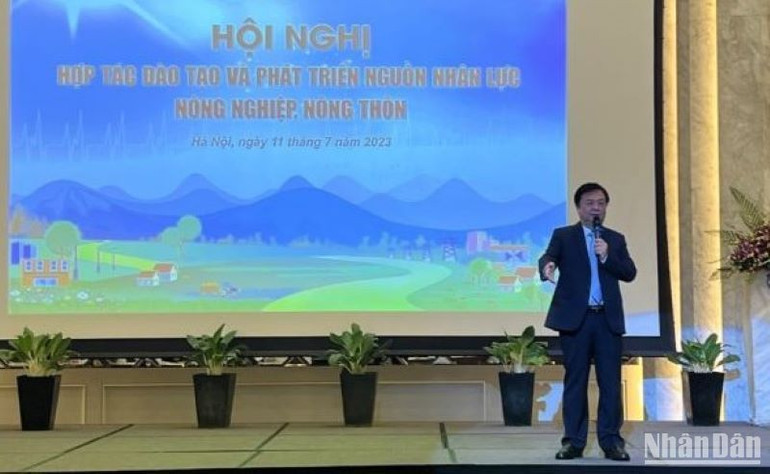 Bộ trưởng Lê Minh Hoan khẳng định, đào tạo và phát triển nguồn nhân lực là tiền đề quan trọng để nâng cao trình độ sản xuất, năng suất lao động.
