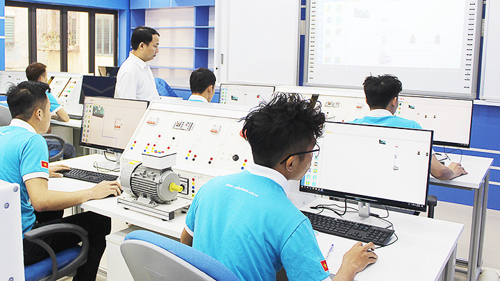 Đào tạo nguồn nhân lực chất lượng cao để nắm bắt cơ hội tham gia vào chuỗi cung ứng toàn cầu. Ảnh: BẮC SƠN