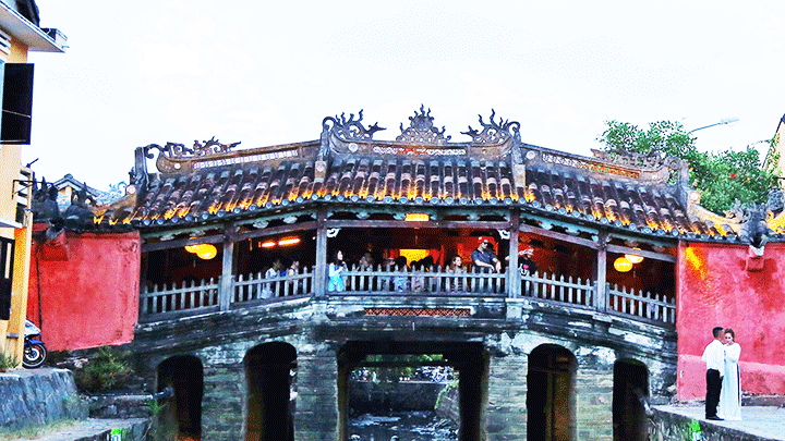 Chùa Cầu là một trong những điểm tham quan ưa thích của du khách mỗi khi đến Hội An. Ảnh: KHIẾU MINH