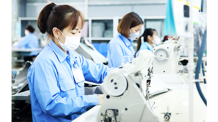 Nhiều doanh nghiệp cố gắng chăm lo thưởng Tết để giữ chân người lao động. Ảnh: PHONG HẢI