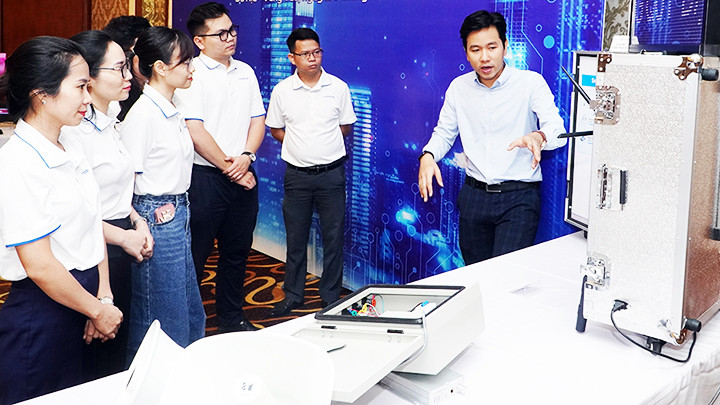 Các tỉnh, thành phố Đông Nam Bộ đang đẩy mạnh đầu tư phát triển công nghệ thông tin. Các tỉnh, thành phố Đông Nam Bộ đang đẩy mạnh đầu tư phát triển công nghệ thông tin.