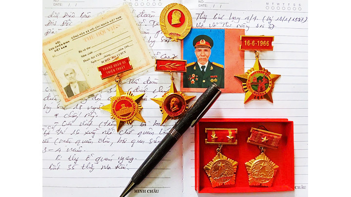 Những kỷ vật một thời vẫn được ông bà lưu giữ rất cẩn thận.