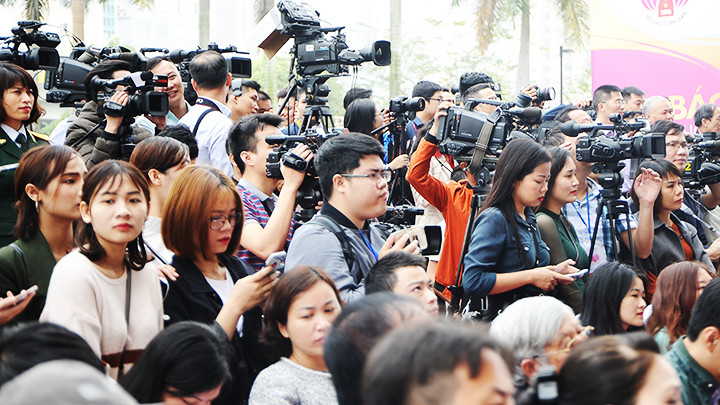 Phóng viên tác nghiệp tại hội báo.Ảnh: HẢI ANH