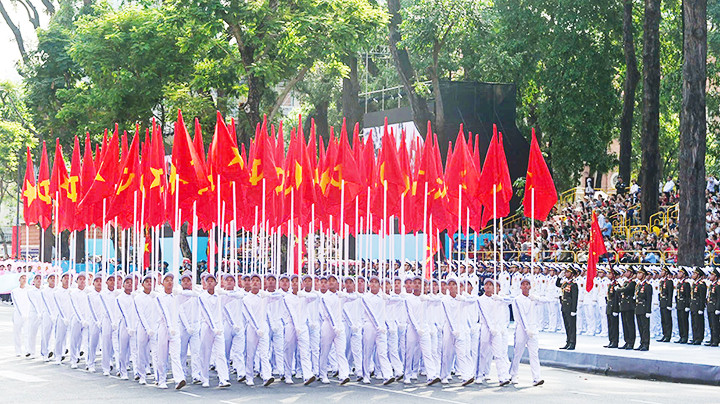 Khối cờ Đảng, cờ Tổ quốc trong lễ diễu binh - diễu hành.Ảnh: DUY LINH