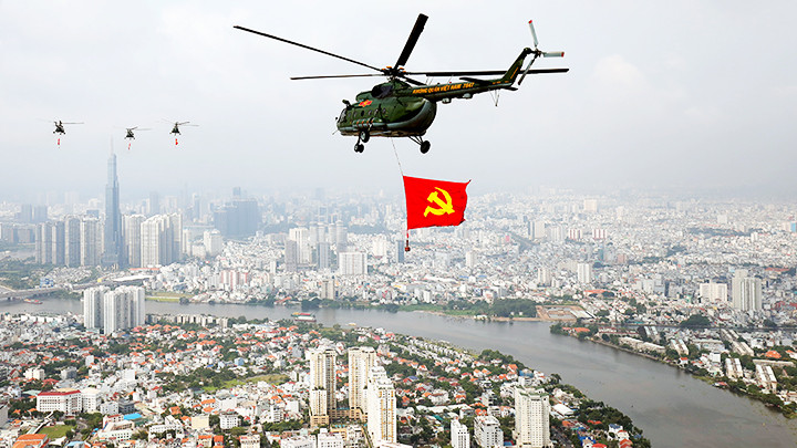 Sắc cờ của Đảng tung bay trên bầu trời. Sắc cờ của Đảng tung bay trên bầu trời.