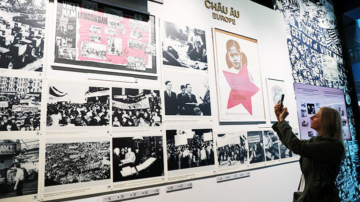 Các phong trào phản đối chiến tranh, ủng hộ Việt Nam của bạn bè quốc tế được giới thiệu tại bảo tàng. Các phong trào phản đối chiến tranh, ủng hộ Việt Nam của bạn bè quốc tế được giới thiệu tại bảo tàng.