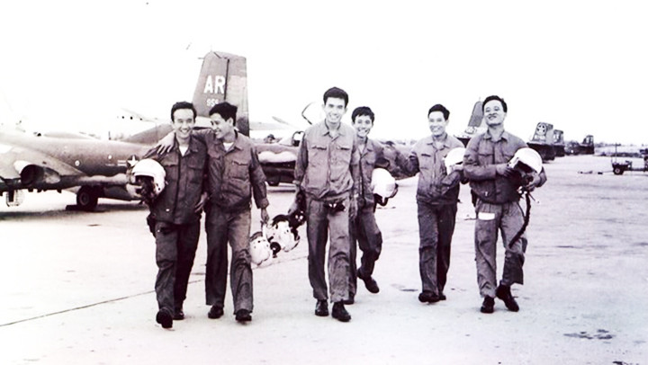 Phi đội Quyết Thắng sau khi hoàn thành nhiệm vụ, hạ cánh tại sân bay Phan Rang. Ảnh tư liệu Phi đội Quyết Thắng sau khi hoàn thành nhiệm vụ, hạ cánh tại sân bay Phan Rang. Ảnh tư liệu
