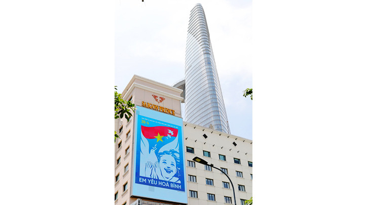 Trên các tòa nhà tại TP Hồ Chí Minh. Trên các tòa nhà tại TP Hồ Chí Minh.