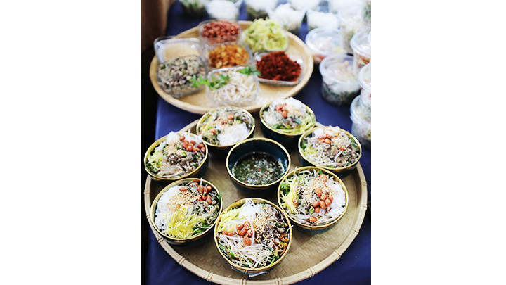 Món bún hến chay.