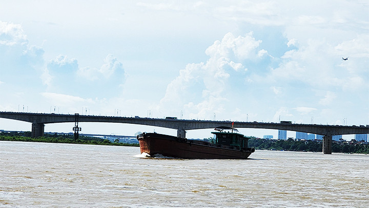 Tĩnh không cầu thấp cản trở vận tải đường thủy. Tĩnh không cầu thấp cản trở vận tải đường thủy.