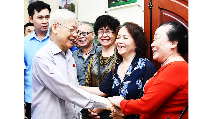 Tổng Bí thư Nguyễn Phú Trọng với cử tri thành phố Hà Nội. Ảnh: ĐĂNG KHOA Tổng Bí thư Nguyễn Phú Trọng với cử tri thành phố Hà Nội. Ảnh: ĐĂNG KHOA