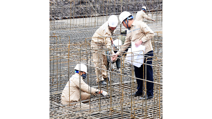 Thi công móng cột vị trí 201 trên địa bàn xã Châu Sơn, huyện Quỳnh Phụ, Thái Bình.