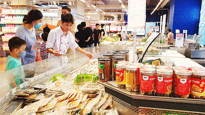 Cần kiểm soát chặt chẽ giá lương thực, thực phẩm trong thời gian tới. Ảnh: BẮC SƠN