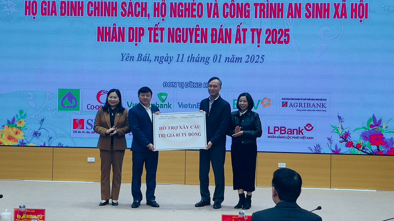 Hỗ trợ kinh phí xây dựng cầu cho tỉnh Yên Bái. (Ảnh: THANH SƠN) Hỗ trợ kinh phí xây dựng cầu cho tỉnh Yên Bái. (Ảnh: THANH SƠN)