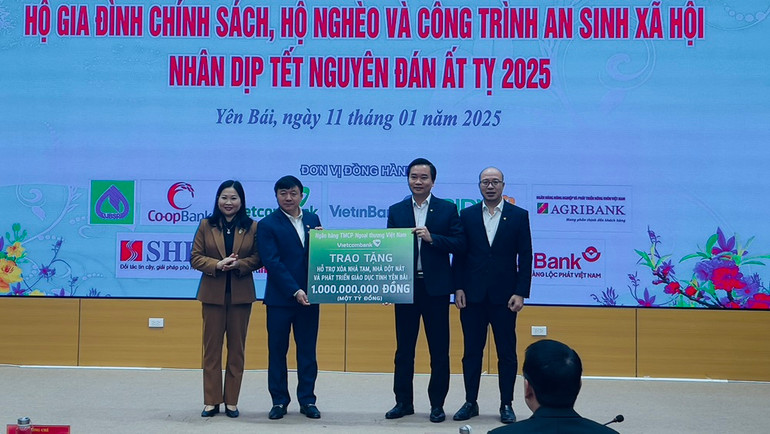 Hỗ trợ kinh phí xóa nhà dột nát cho tỉnh Yên Bái. (Ảnh: THANH SƠN) Hỗ trợ kinh phí xóa nhà dột nát cho tỉnh Yên Bái. (Ảnh: THANH SƠN)