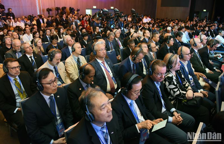 Các đại biểu nước ngoài tham dự buổi lễ.