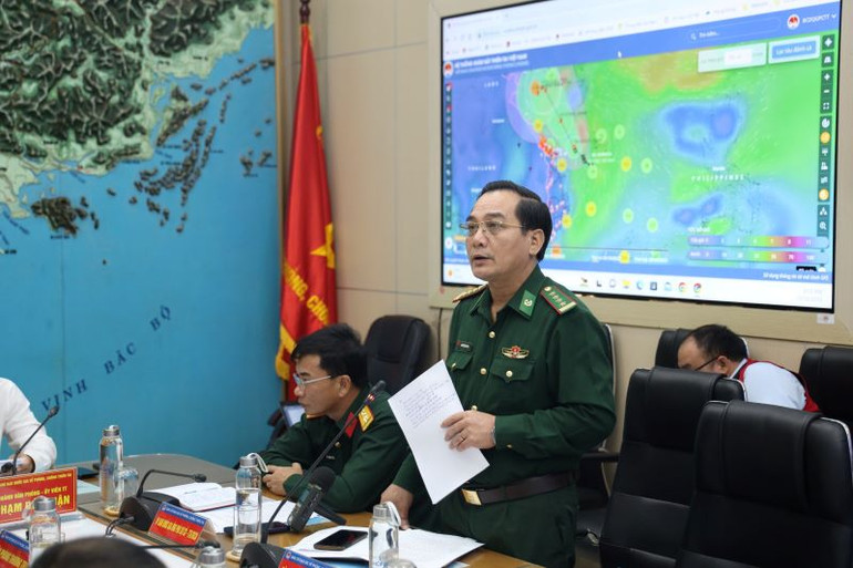 Đại tá Nguyễn Đình Hưng, Trưởng Phòng Cứu hộ, cứu nạn, Bộ Tư lệnh Bộ đội Biên phòng chia sẻ tại hội nghị.