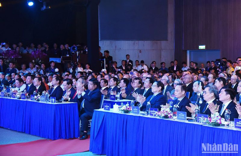 Thủ tướng Phạm Minh Chính cùng các đại biểu tham dự buổi lễ.