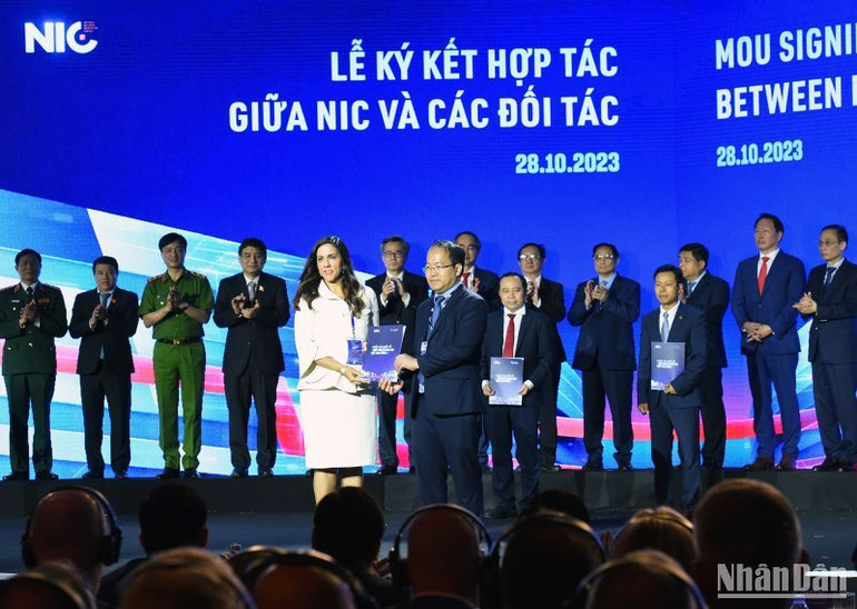 NIC công bố và ký kết một số thỏa thuận hợp tác với các đối tác trong và ngoài nước.