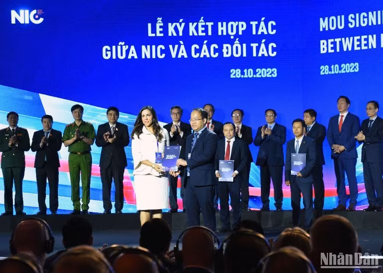 NIC công bố và ký kết một số thỏa thuận hợp tác với các đối tác trong và ngoài nước.